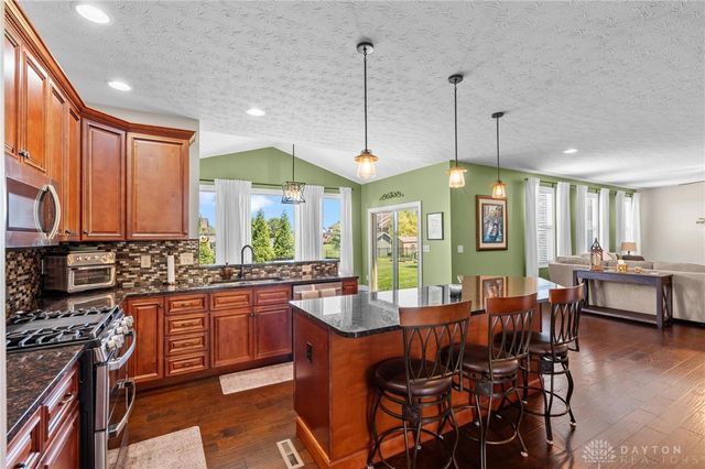 9330 Remington Hill Road, Springboro, OH 45458