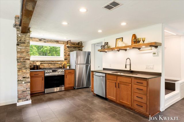 140 N 5th Street NE, Cedar Springs, MI 49319