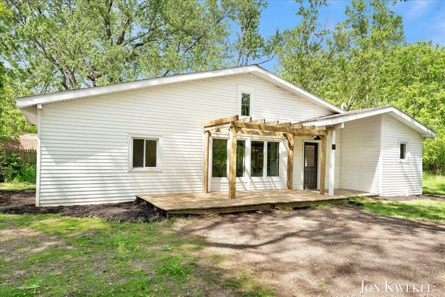 140 N 5th Street NE, Cedar Springs, MI 49319