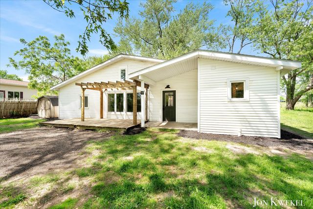 140 N 5th Street NE, Cedar Springs, MI 49319
