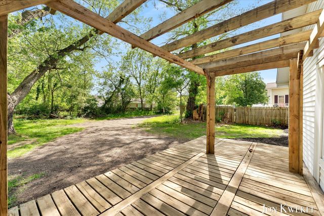 140 N 5th Street NE, Cedar Springs, MI 49319