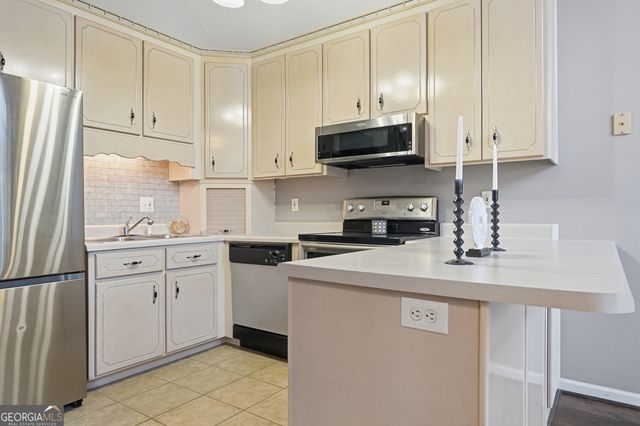 282 Possum Point Drive, Eatonton, GA 31024