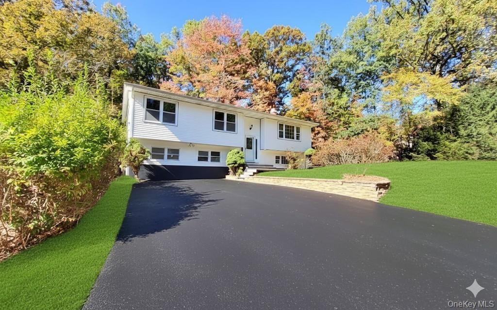 3 Carroll Drive, Woodbury, NY 10930