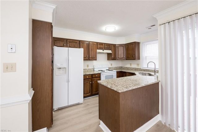 670 Lord Dunmore DR, Virginia Beach, VA 23464