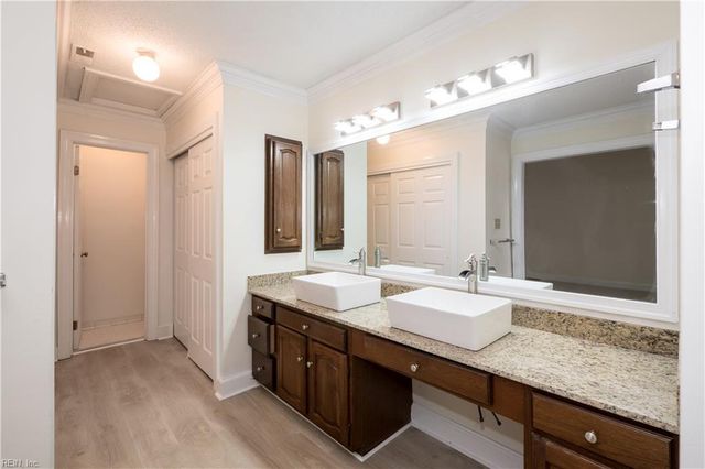 670 Lord Dunmore DR, Virginia Beach, VA 23464