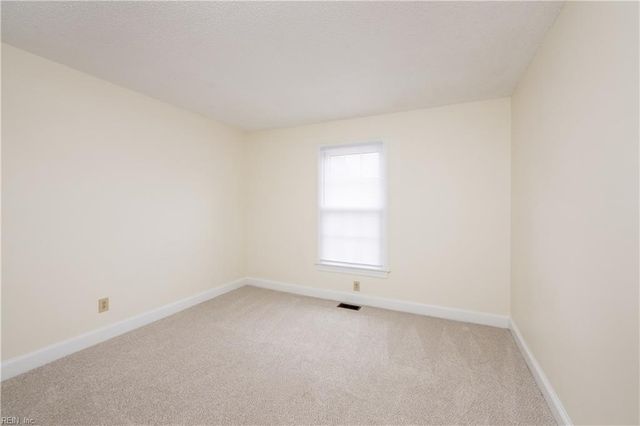 670 Lord Dunmore DR, Virginia Beach, VA 23464
