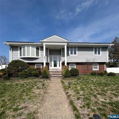 171 Truman Terrace, Paramus, NJ 07652
