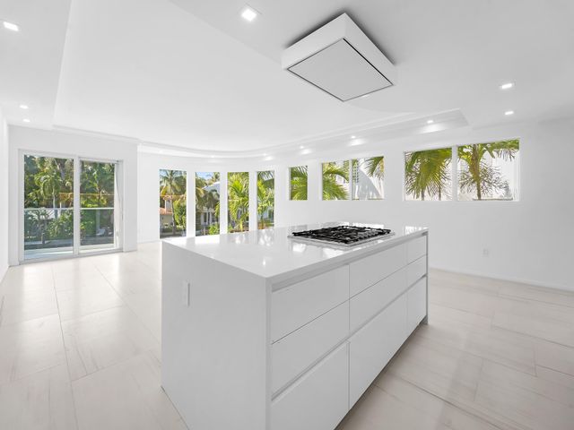 423 Hendricks Isle, Fort Lauderdale, FL 33301