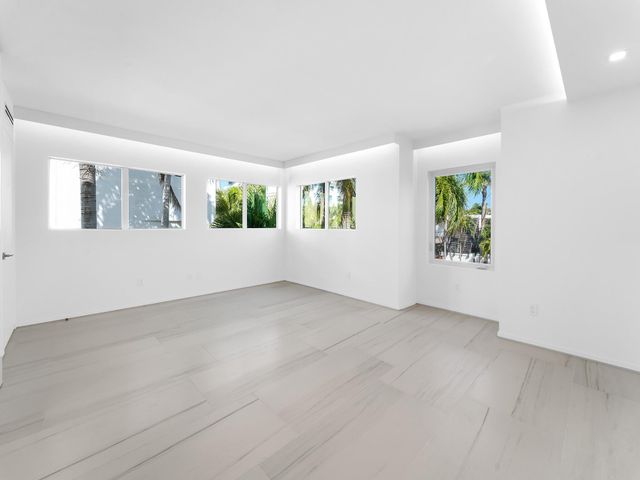 423 Hendricks Isle, Fort Lauderdale, FL 33301