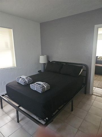 615 NE 4th Street 1, Hallandale Beach, FL 33009
