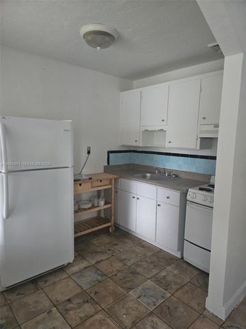 615 NE 4th Street 1, Hallandale Beach, FL 33009