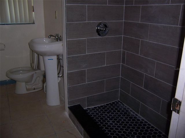 905 N PINE HILLS ROAD, Orlando, FL 32808