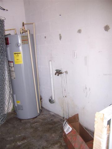 905 N PINE HILLS ROAD, Orlando, FL 32808