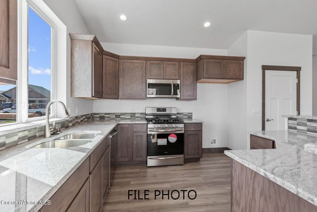 4475 E Savea LN, Post Falls, ID 83854