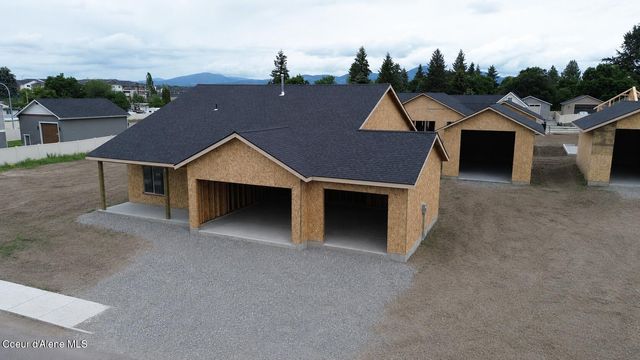 4475 E Savea LN, Post Falls, ID 83854