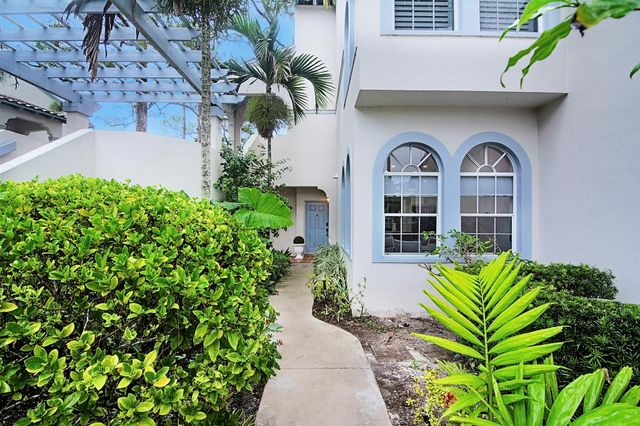 201 Ryder Cup Circle S, Palm Beach Gardens, FL 33418
