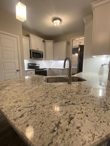 557 Dexter Dr, Clarksville, TN 37043