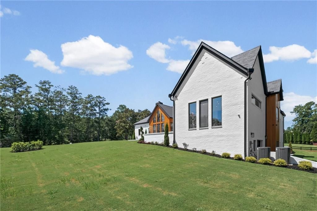 Image 4 of property listing at 14735 Wood Road, Milton, GA 30004