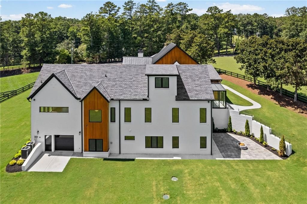 Image 88 of property listing at 14735 Wood Road, Milton, GA 30004