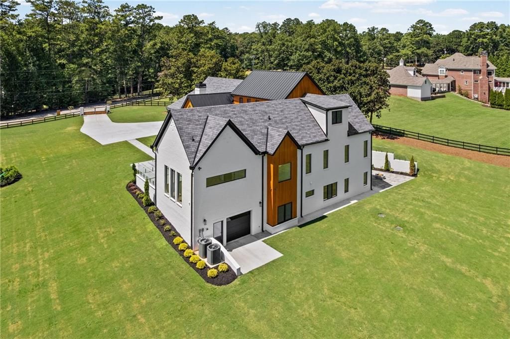 Image 89 of property listing at 14735 Wood Road, Milton, GA 30004