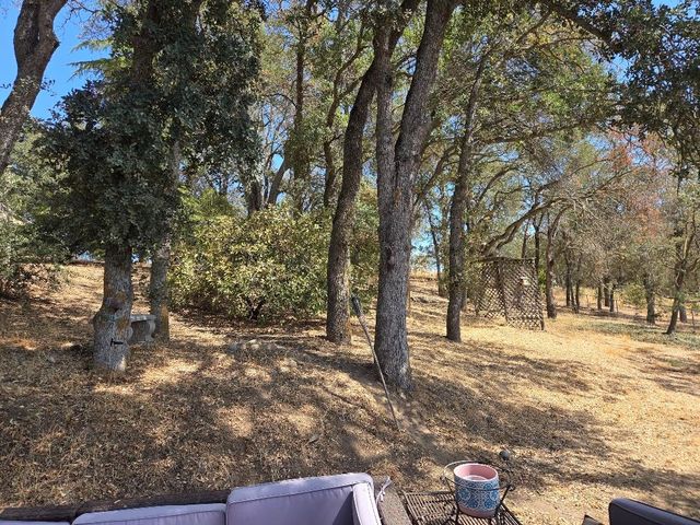 1893 Berkesey Dr, Valley Springs, CA 95252