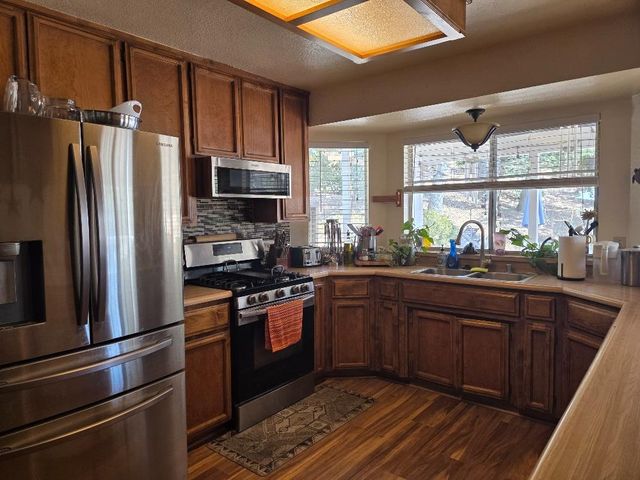 1893 Berkesey Dr, Valley Springs, CA 95252