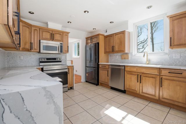 1418 Fox Glen Drive, Hartsdale, NY 10530