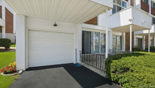 1418 Fox Glen Drive, Hartsdale, NY 10530