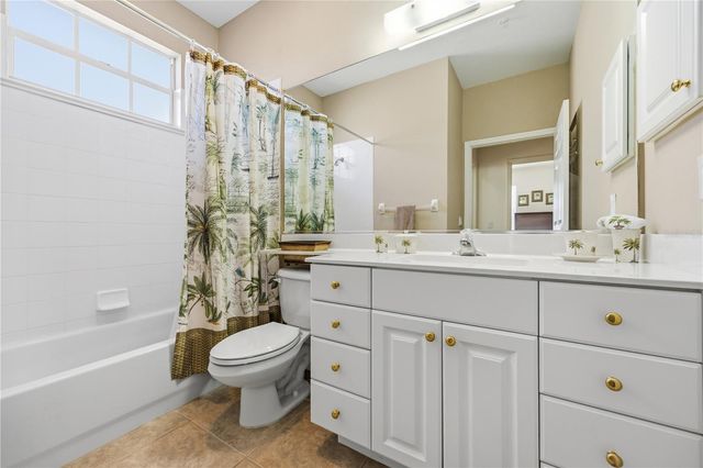 115 WOODBRIDGE DRIVE 201, Venice, FL 34293