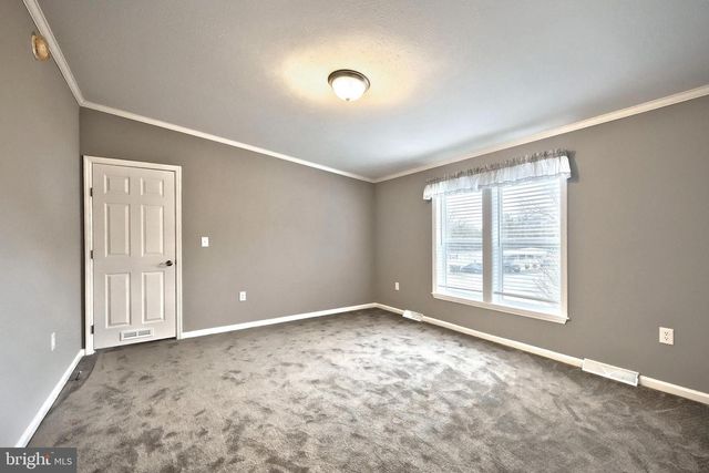 723 LAKE DR, Mount Wolf, PA 17347