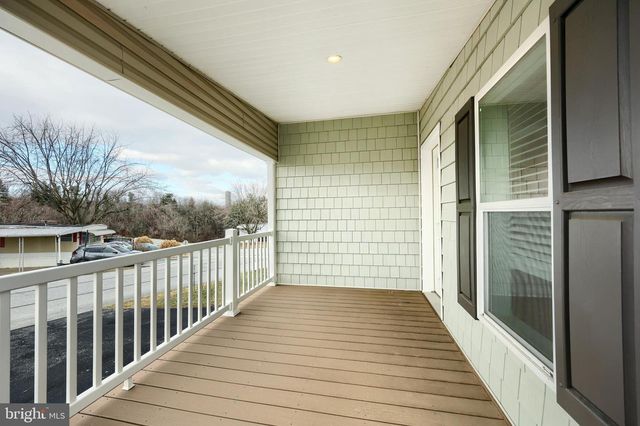 723 LAKE DR, Mount Wolf, PA 17347