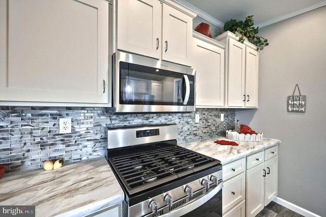 723 LAKE DR, Mount Wolf, PA 17347