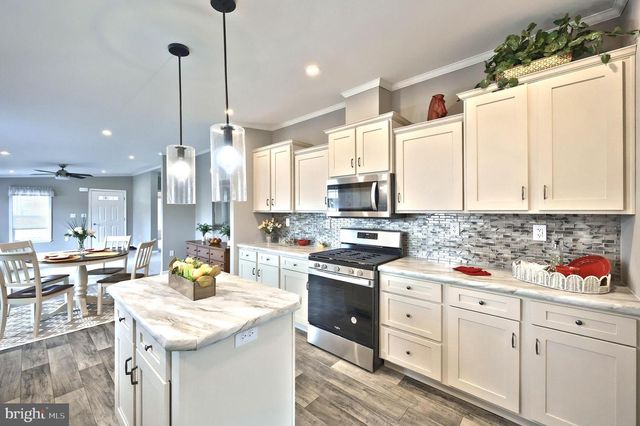 723 LAKE DR, Mount Wolf, PA 17347