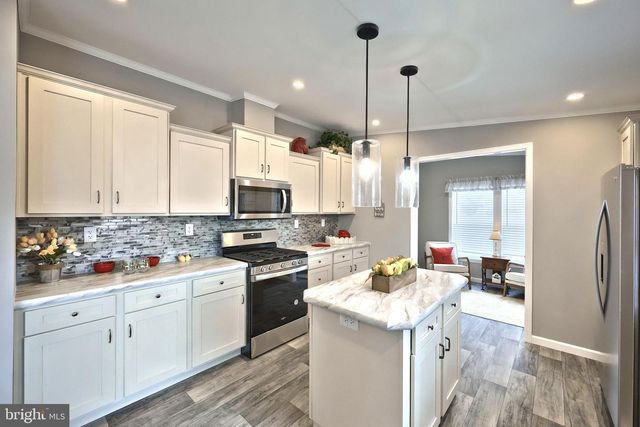 723 LAKE DR, Mount Wolf, PA 17347