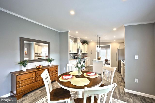 723 LAKE DR, Mount Wolf, PA 17347