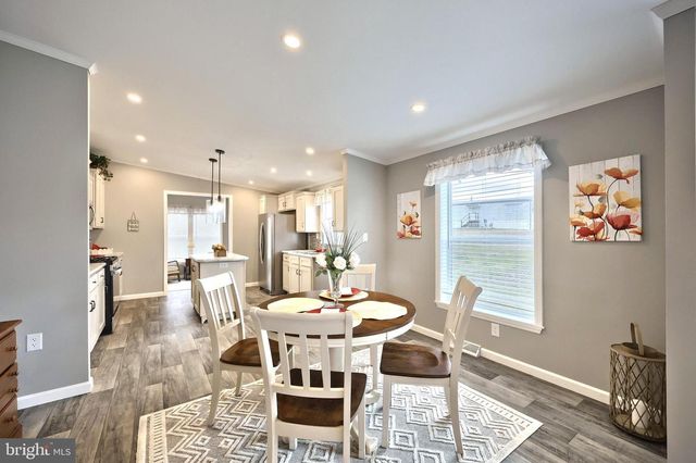 723 LAKE DR, Mount Wolf, PA 17347