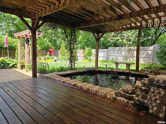 4 CRIMSON Court, Pekin, IL 61554