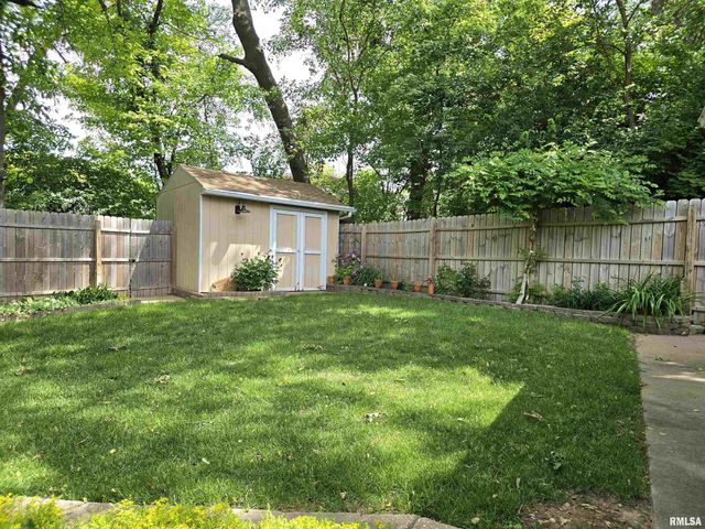 4 CRIMSON Court, Pekin, IL 61554