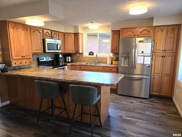 4 CRIMSON Court, Pekin, IL 61554