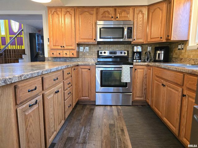 4 CRIMSON Court, Pekin, IL 61554