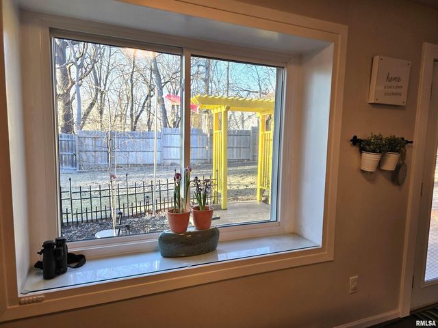 4 CRIMSON Court, Pekin, IL 61554