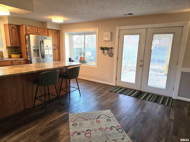 4 CRIMSON Court, Pekin, IL 61554