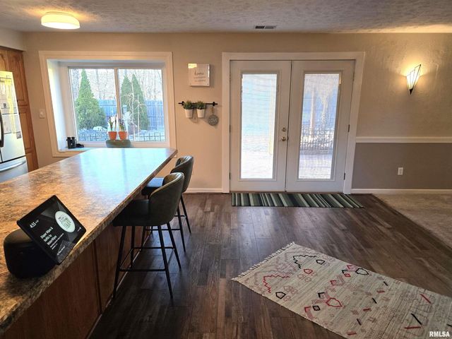 4 CRIMSON Court, Pekin, IL 61554