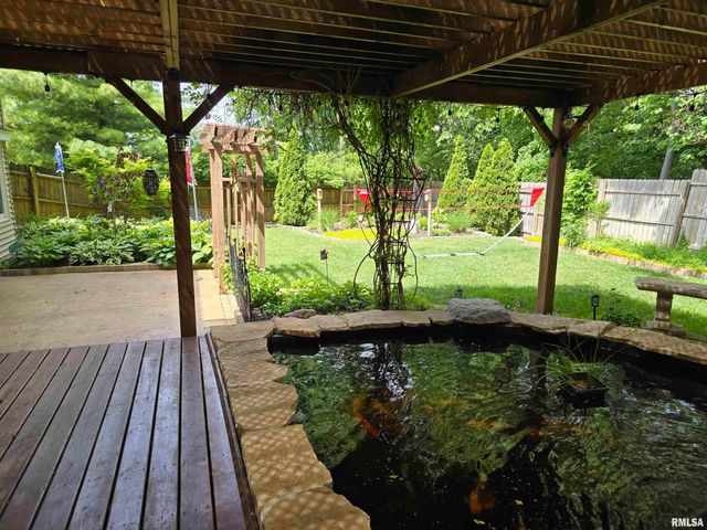 4 CRIMSON Court, Pekin, IL 61554