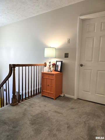 4 CRIMSON Court, Pekin, IL 61554