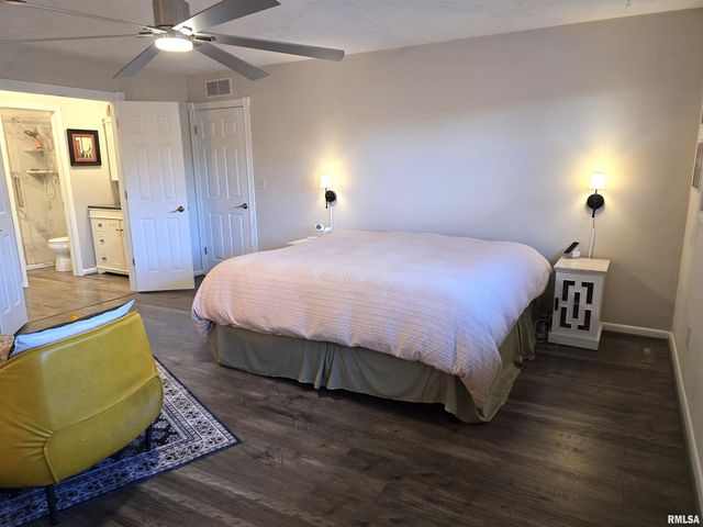 4 CRIMSON Court, Pekin, IL 61554