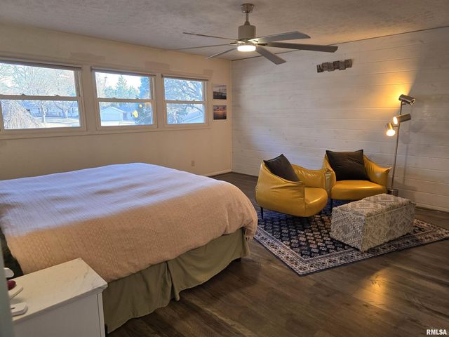 4 CRIMSON Court, Pekin, IL 61554