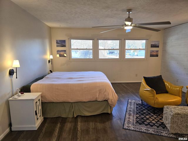 4 CRIMSON Court, Pekin, IL 61554