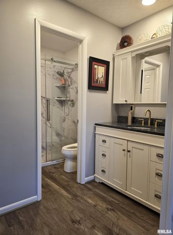 4 CRIMSON Court, Pekin, IL 61554