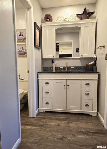 4 CRIMSON Court, Pekin, IL 61554